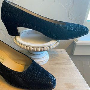 Salvatore Ferragamo Pump, Black,  Size 10